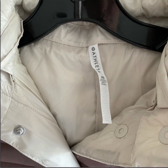 NWOT Athleta reversible down pulse jacket NWOT - Picture 11 of 12